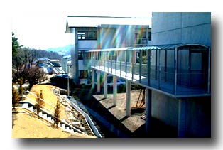新校舎2002.3撮影