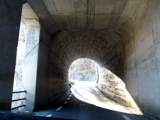 トンネル